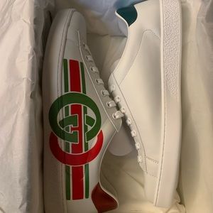 New Brand Gucci Sneaker (Size 9)